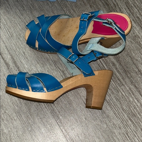 Swedish Hasbeens in blue with pink heel wooden block Sandals - Picture 3 of 7